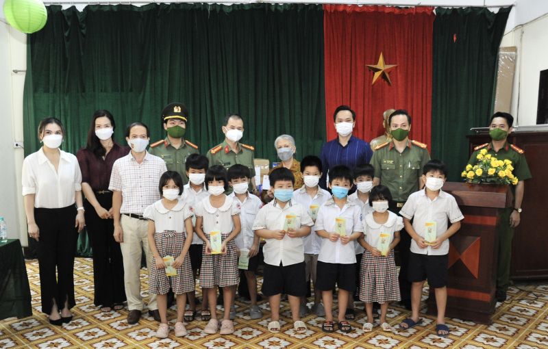 Chia sẻ khó khăn, hỗ trợ thiết thực cho người dân cùng vượt qua đại dịch -0