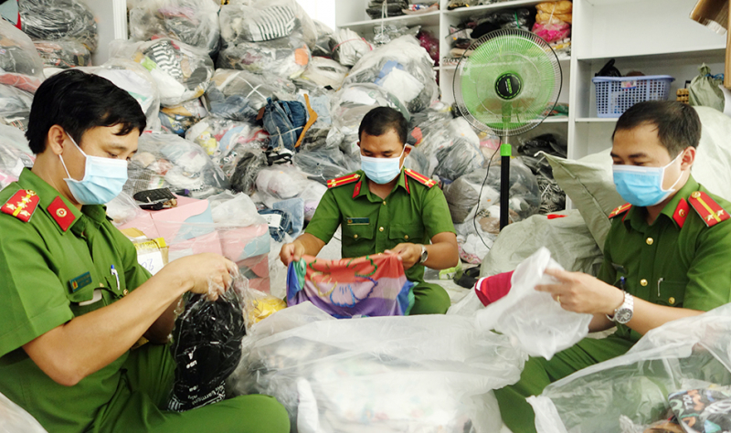 Cơ sở kinh doanh chứa trên 14.400 sản phẩm không rõ nguồn gốc và nhập lậu -0