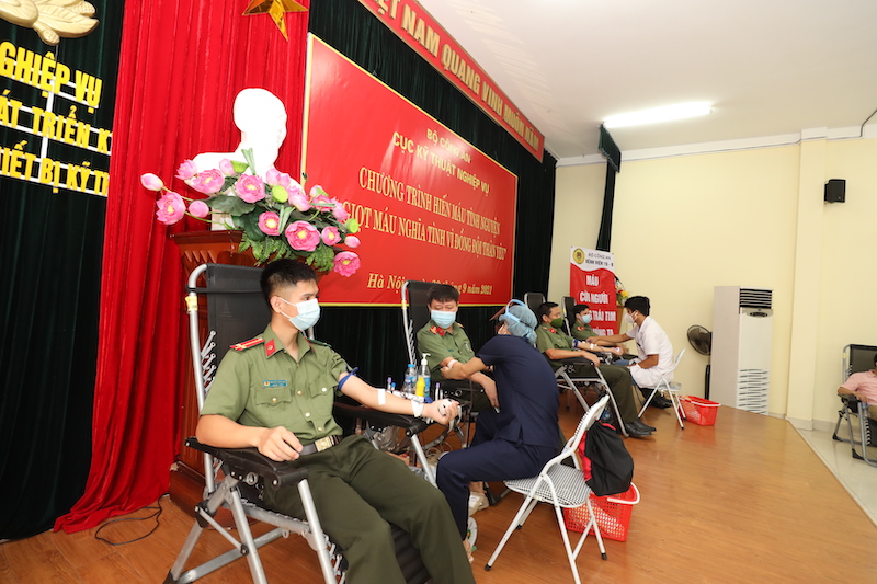 Hiến máu nhân đạo - Nghĩa cử cao đẹp của cán bộ Cục Kỹ thuật Nghiệp vụ  -0