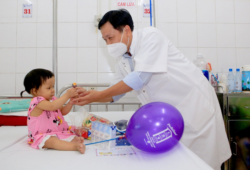 Mang Tết Trung thu đến với hàng trăm bệnh nhi nghèo -0