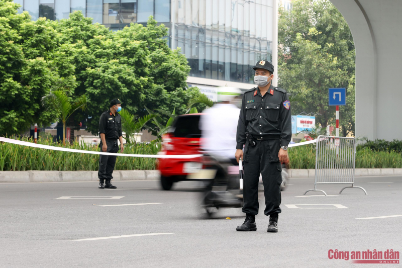 Hanoi streets crowded again after social distancing eased -0