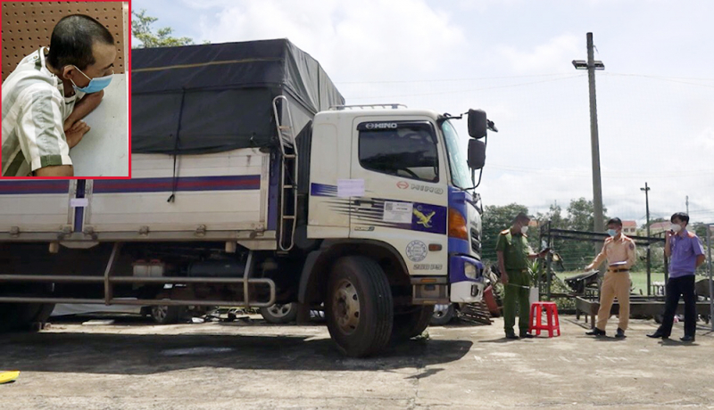 Lái xe ô tô tải liên tiếp tông gãy các barie để thông chốt kiểm dịch -0