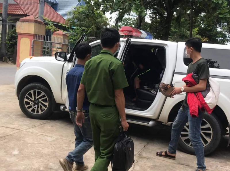 Đang gặt lúa giúp dân vùng dịch, phát hiện bắt giữ 2 tên trộm cắp tài sản -0