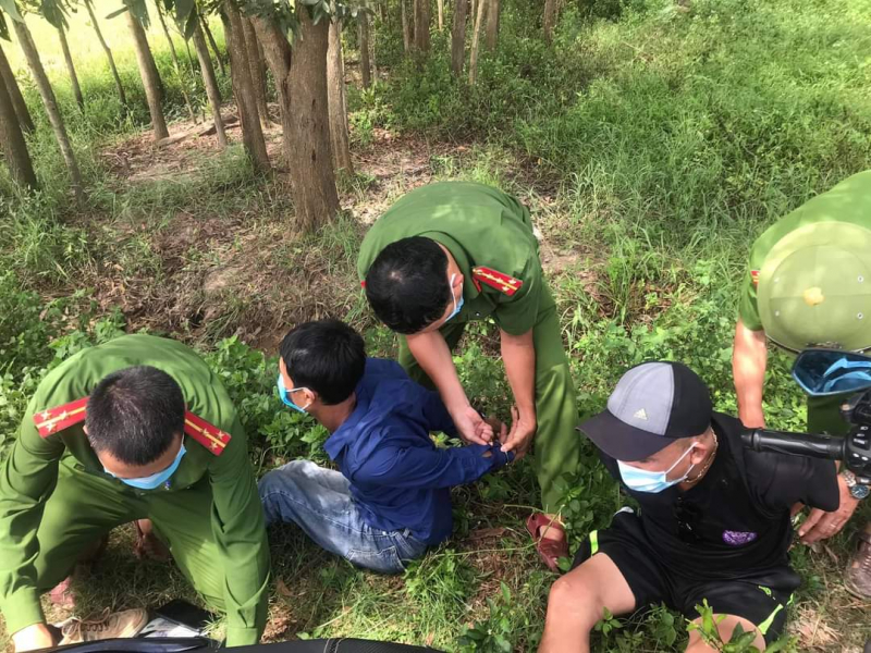 Đang gặt lúa giúp dân vùng dịch, phát hiện bắt giữ 2 tên trộm cắp tài sản -0