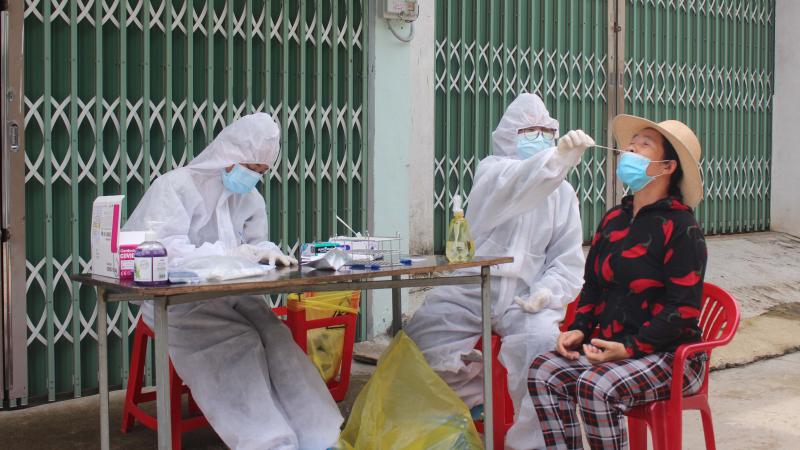 “Thần tốc” xét nghiệm tại các vùng nguy cơ cao -0
