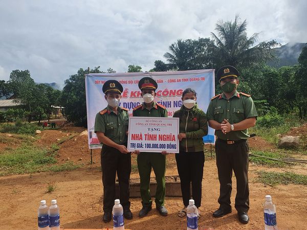 Xây nhà tình nghĩa cho cán bộ công an có hoàn cảnh khó khăn -1