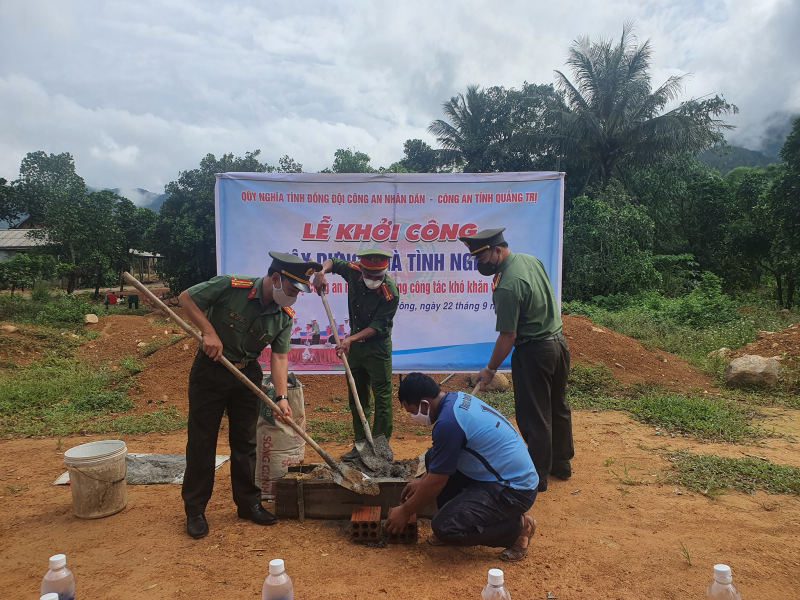 Xây nhà tình nghĩa cho cán bộ công an có hoàn cảnh khó khăn -0