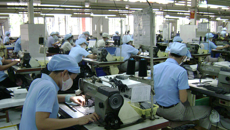 Doanh nghiệp tái kích hoạt sản xuất để “sống chung với dịch” -0