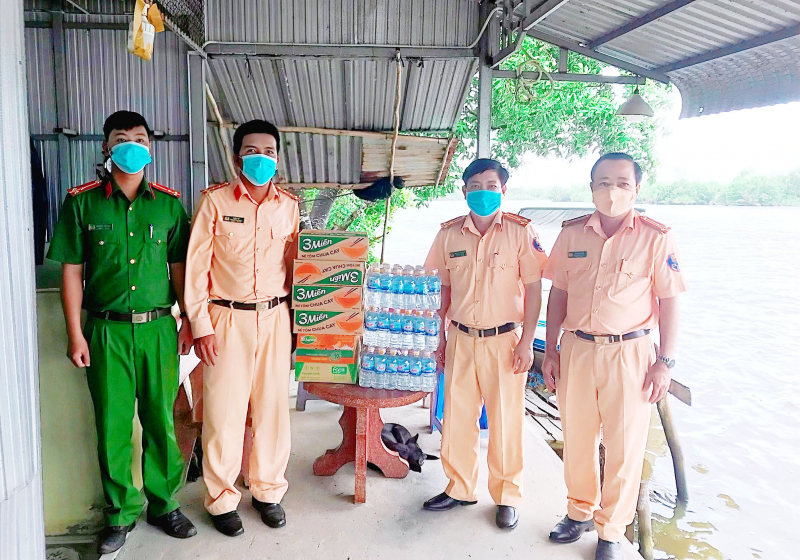 Cuộc chiến phòng, chống COVID-19 trên các tuyến sông -1