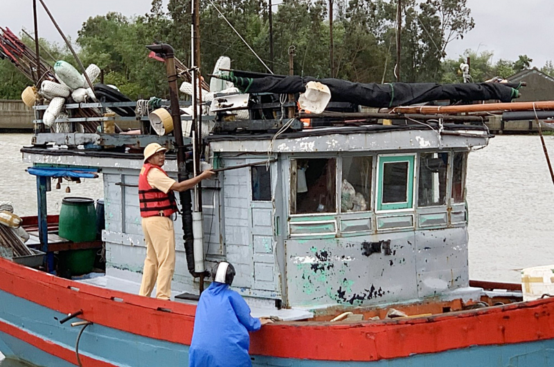 Quảng Nam hoãn tổ chức kỳ họp HĐND tỉnh để tập trung ứng phó bão số 6 -0