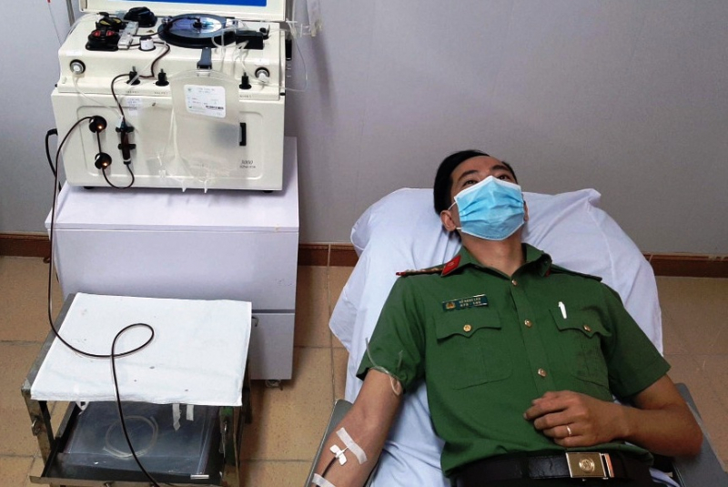 Đại úy Công an hiến máu cứu người qua cơn nguy kịch  -0