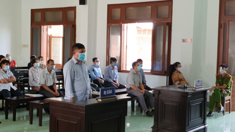 Xét xử sơ thẩm 18 bị cáo trong vụ lộ đề thi công chức ở tỉnh Phú Yên -0