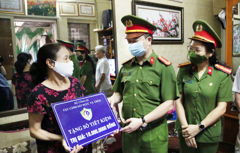 Cục Cảnh sát PCCC và CNCH thăm hỏi, động viên, tri ân cán bộ đơn vị có hoàn cảnh khó khăn -0