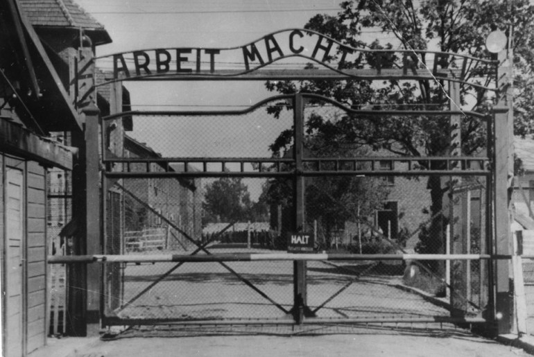 Số phận một điệp viên trại Auschwitz -0