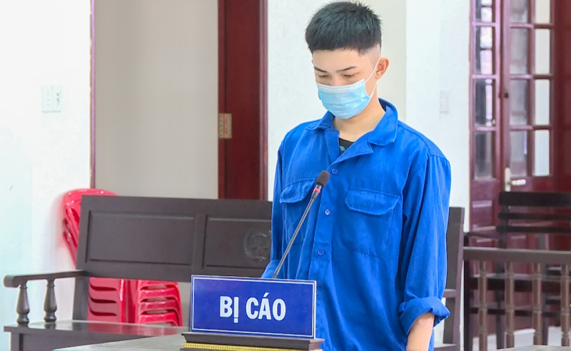 Lãnh 7 năm tù vì yêu bé gái 13 tuổi -0