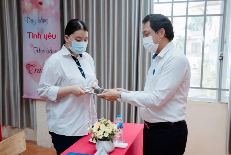 MobiFone tiếp tục tài trợ 200.000 tài khoản học tập và truy cập internet -0