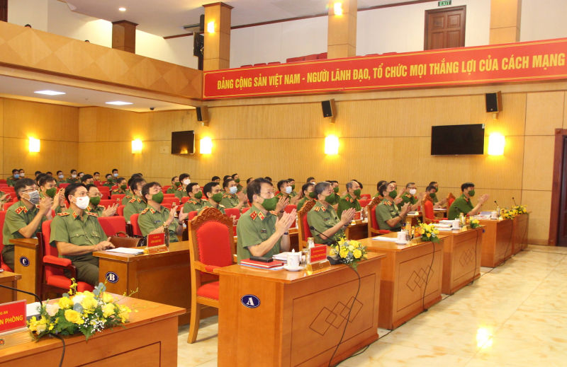 Lực lượng CAND vừa là trụ cột trên tuyến đầu chống dịch, vừa bảo đảm ổn định xã hội -0