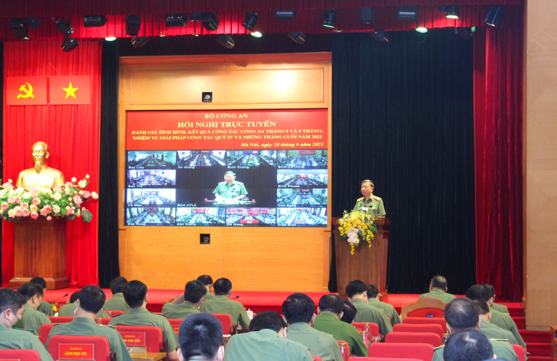 Lực lượng CAND vừa là trụ cột trên tuyến đầu chống dịch, vừa bảo đảm ổn định xã hội -0