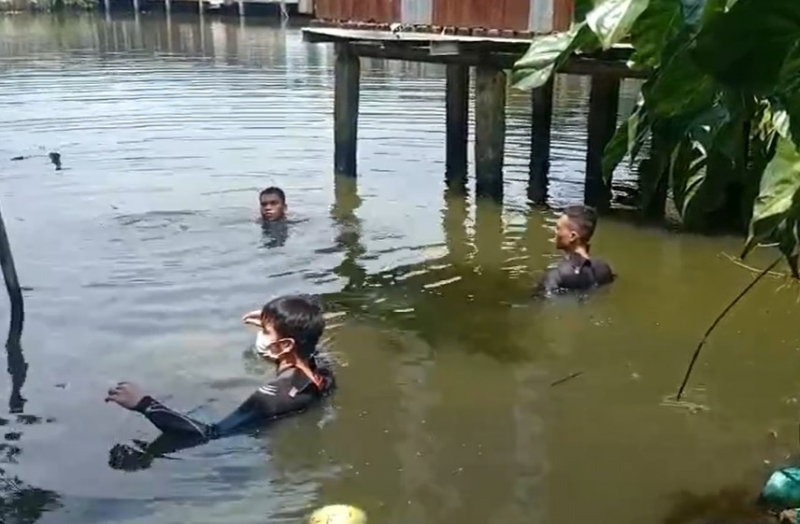 Truy tìm 2 người nhảy ao rồi bơi vào bờ khiến cứu hộ mất nhiều giờ lặn mò -0