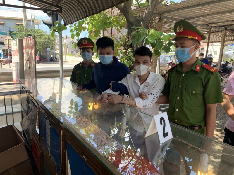 Thủ phạm là cháu ruột -0