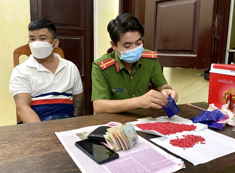 Bắt 3 đối tượng thu giữ hơn 11.000 viên ma túy tổng hợp cùng 2 bánh heroin -0