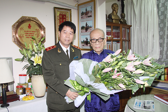 Câu chuyện đẹp về tình cảm của Giáo sư, Anh hùng Lao động Vũ Khiêu với lực lượng CAND -0