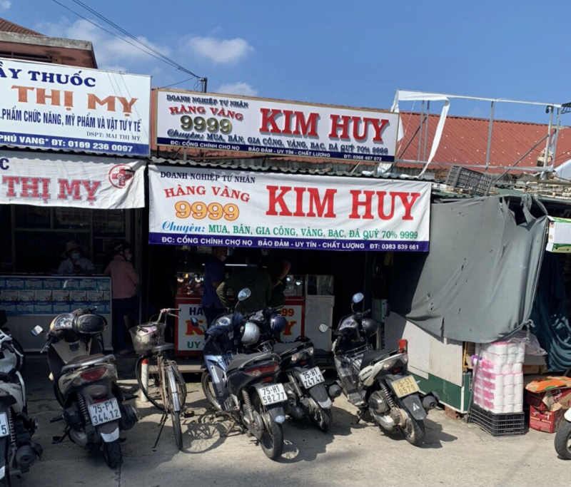 Bắt đối tượng đột nhập tiệm vàng trong đêm khuya -0