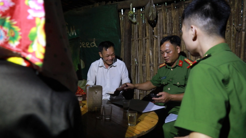 Trưởng Công an xã hết mình với đồng bào vùng cao biên giới -0