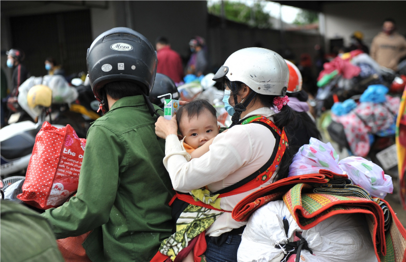 Công an các tỉnh Tây Nguyên hỗ trợ hàng nghìn người dân về quê -0