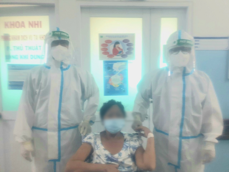 Cứu sống bệnh nhân COVID-19 kèm bệnh hiếm gặp phải thay huyết tương 3 lần -0