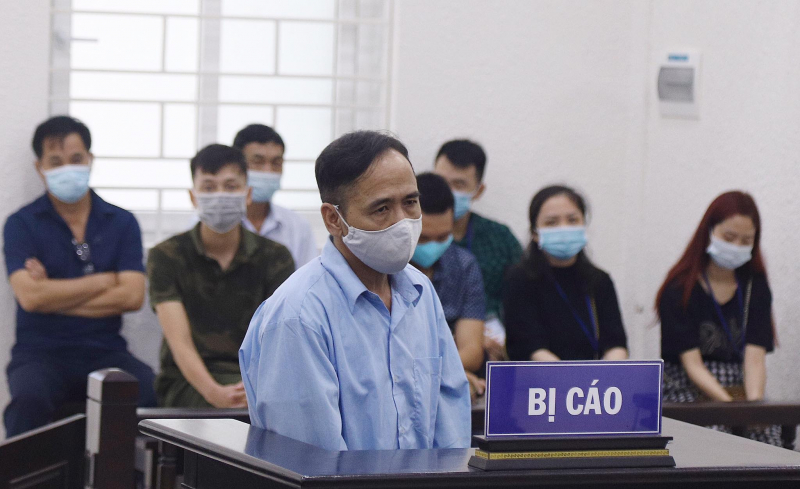 Cựu Phó Chủ tịch phường ở Hà Nội lĩnh 12 năm tù vì lừa đảo  -0