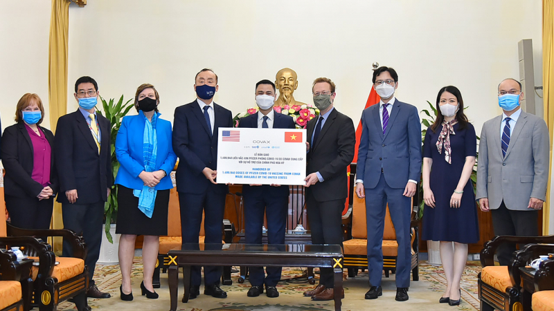 Tiếp nhận tượng trưng 1,5 triệu liều vắc-xin phòng COVID-19 -0