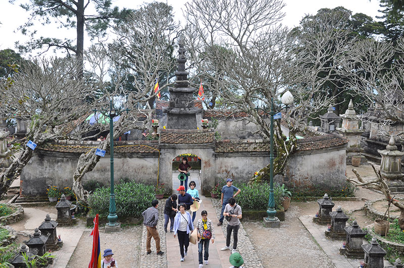 Quang Ninh planning to welcome tourists from other provinces -0