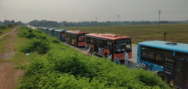 Những chuyến xe buýt ấm lòng trong mùa dịch -0