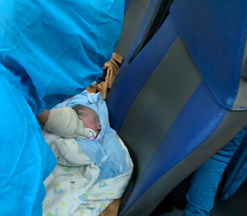 Hành khách sinh “mẹ tròn con vuông “trên chuyến tàu đặc biệt từ Sài Gòn về Quảng Bình -0