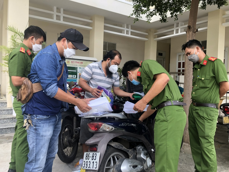 Phá đường dây làm giả giấy tờ xét nghiệm COVID - 19 -0