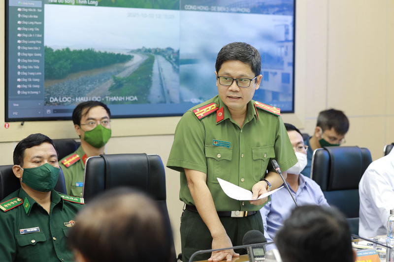 Hỗ trợ gần 2.000 người dân đi bộ về quê -0