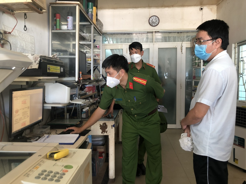 Phá đường dây làm giả giấy tờ xét nghiệm COVID - 19 -0