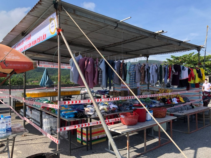   Nhiều người dân được tặng xe trên đường về quê    -0