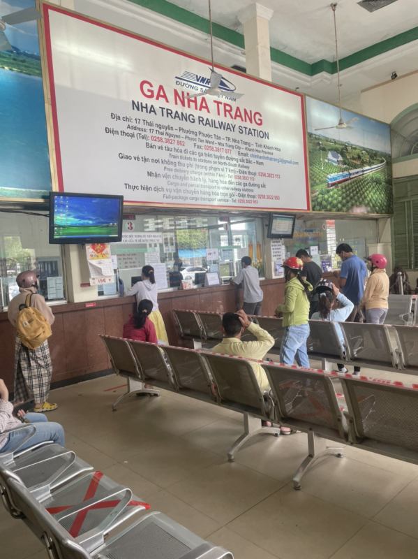 Khách mua vé tàu gia tăng, đường sắt chạy thêm 1 đôi tàu Bắc-Nam -0