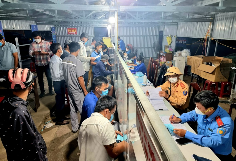 Bỏ quy định buộc người từ Quảng Nam vào Đà Nẵng phải có giấy xét nghiệm COVID-19 -0