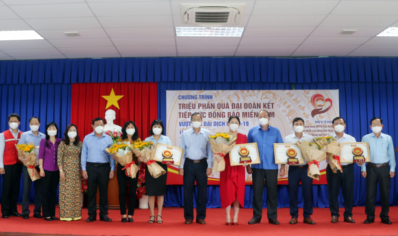 An Giang tặng 30.000 túi quà an sinh cho người dân gặp khó khăn -0