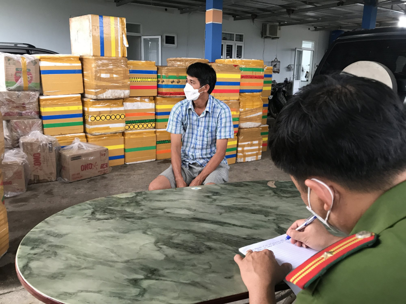 Quảng Ngãi: Phát hiện gần 30.000 bao thuốc lá Jet nhập lậu -0