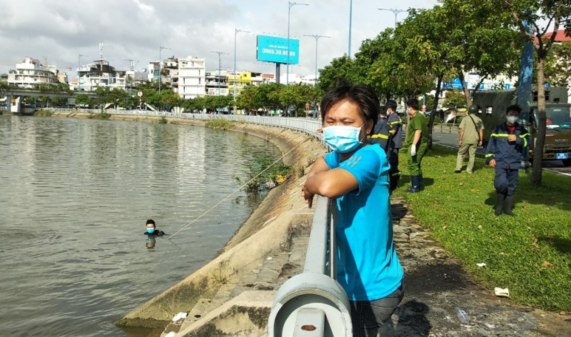 Từ bệnh viện tâm thần băng qua đường lao xuống kênh Tàu Hũ mất tích -1