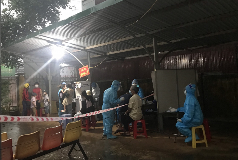 Bí thư thị trấn mắc COVID-19, nhiều công chức phải cách ly -0