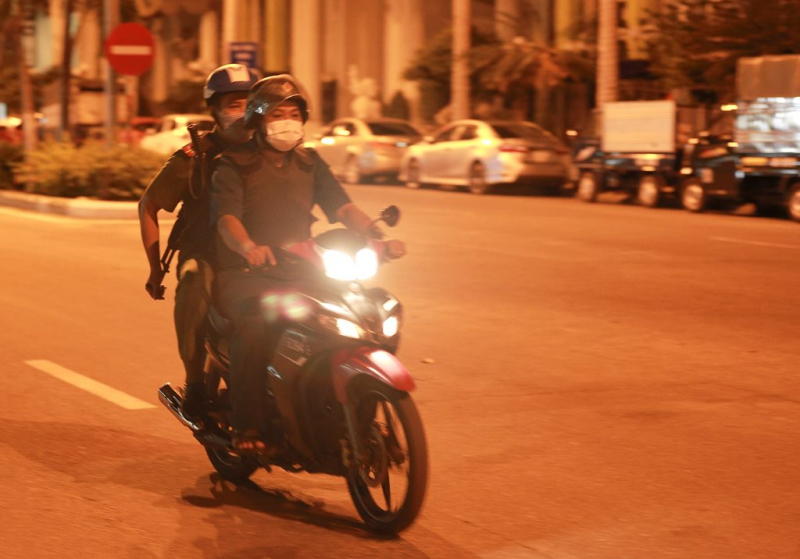 Chiến sĩ Cảnh sát khu vực hiến máu hiếm cứu bệnh nhân COVID-19  -0