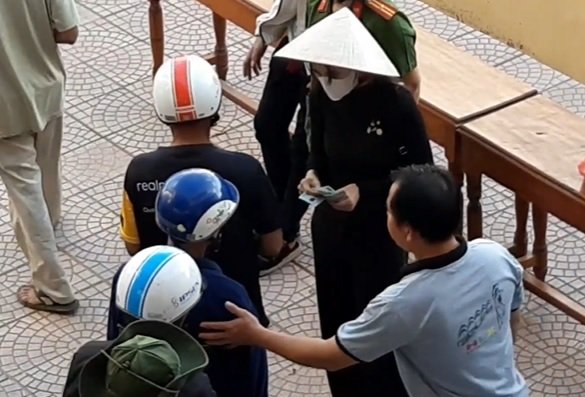 Thêm 1 huyện ở Huế thống kê tiền ca sĩ Thủy Tiên hỗ trợ để báo cáo Công an -0