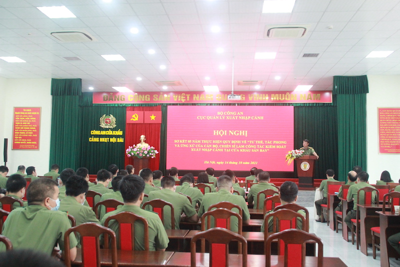 Xây dựng hình ảnh đẹp của người cán bộ làm công tác kiểm soát xuất nhập cảnh trong lòng nhân dân và bạn bè quốc tế -0