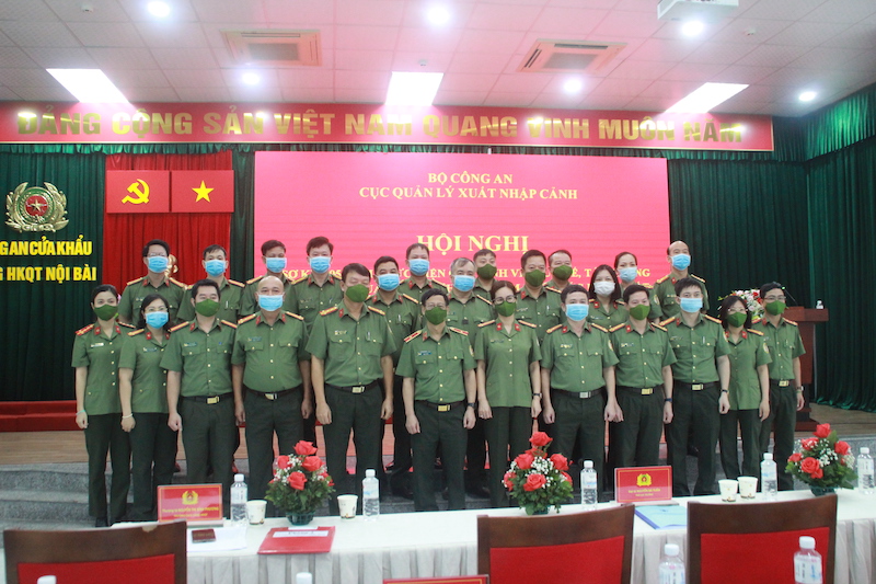 Xây dựng hình ảnh đẹp của người cán bộ làm công tác kiểm soát xuất nhập cảnh trong lòng nhân dân và bạn bè quốc tế -0