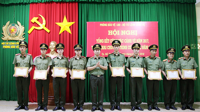 Giữ vững truyền thống hào hùng, vẻ vang của người lính Cảnh vệ -0